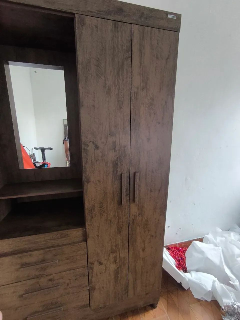 Guarda roupa 2 portas e 3 gavetas.  - Foto 2