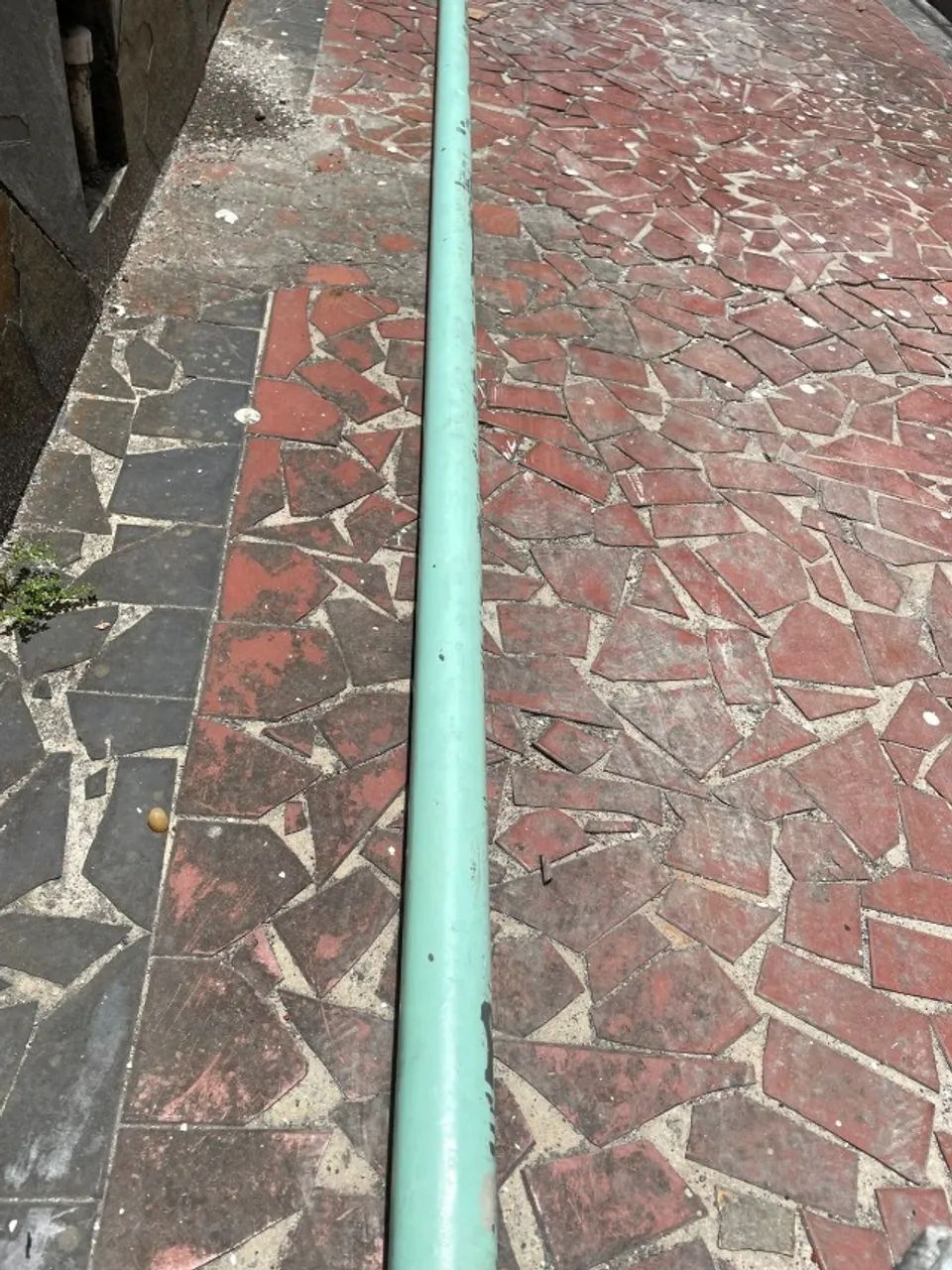 Corrimão de ferro com chumbado 4,25 metros 4 cm diâmetro  - Foto 4