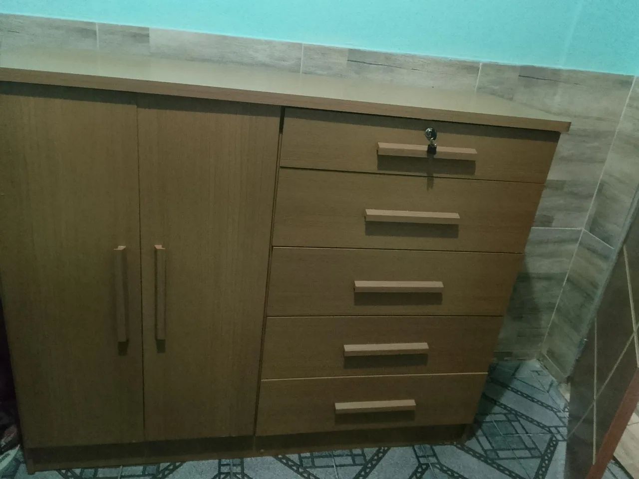 Vendo cômoda semi nova 