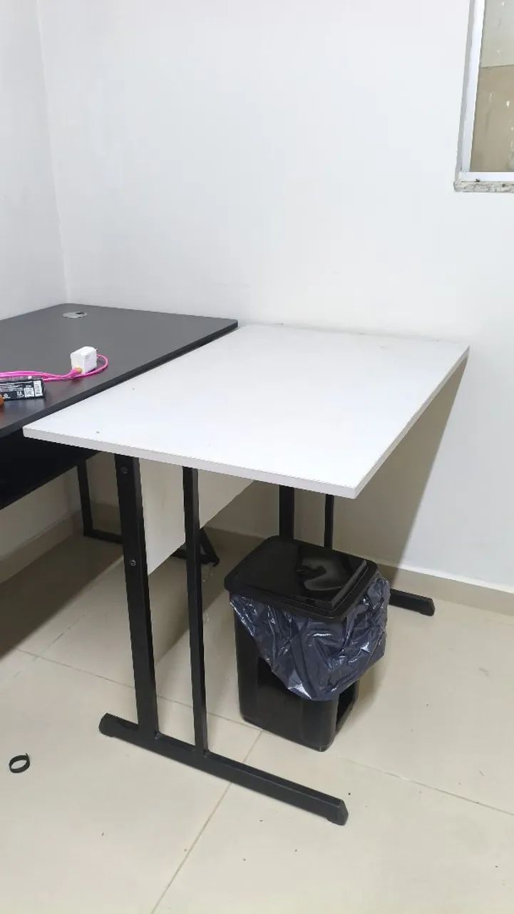 Mesa p/escritório/estudo - Foto 2