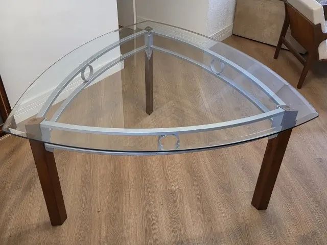 Mesa De Jantar Triangular Tampo De Vidro Pés De Madeira (Usado) - Foto 5