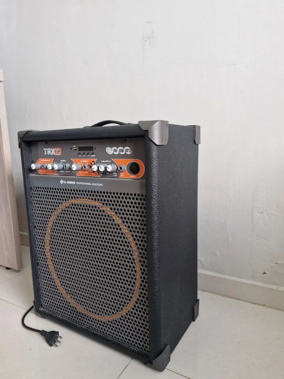 Vendo uma caixa de som profissional com fio - Foto 3