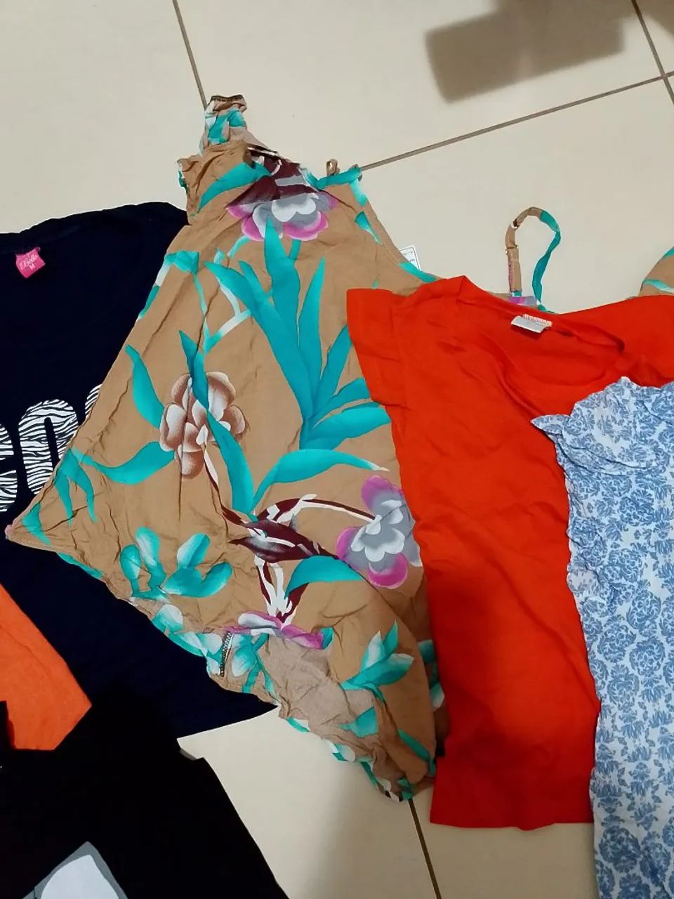 Lote de blusas tamanho P e M  - Foto 4