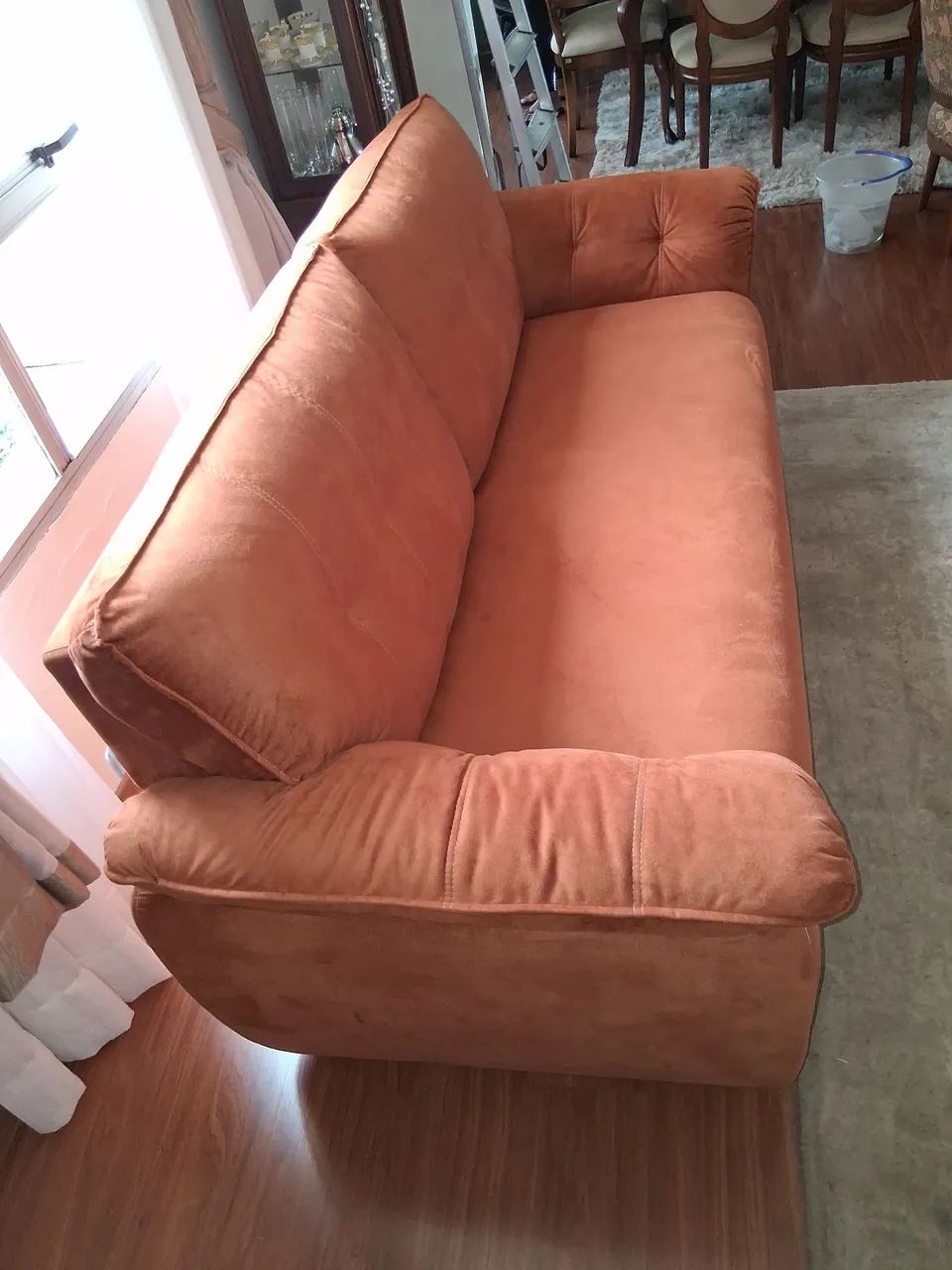 Sofá de três lugares 