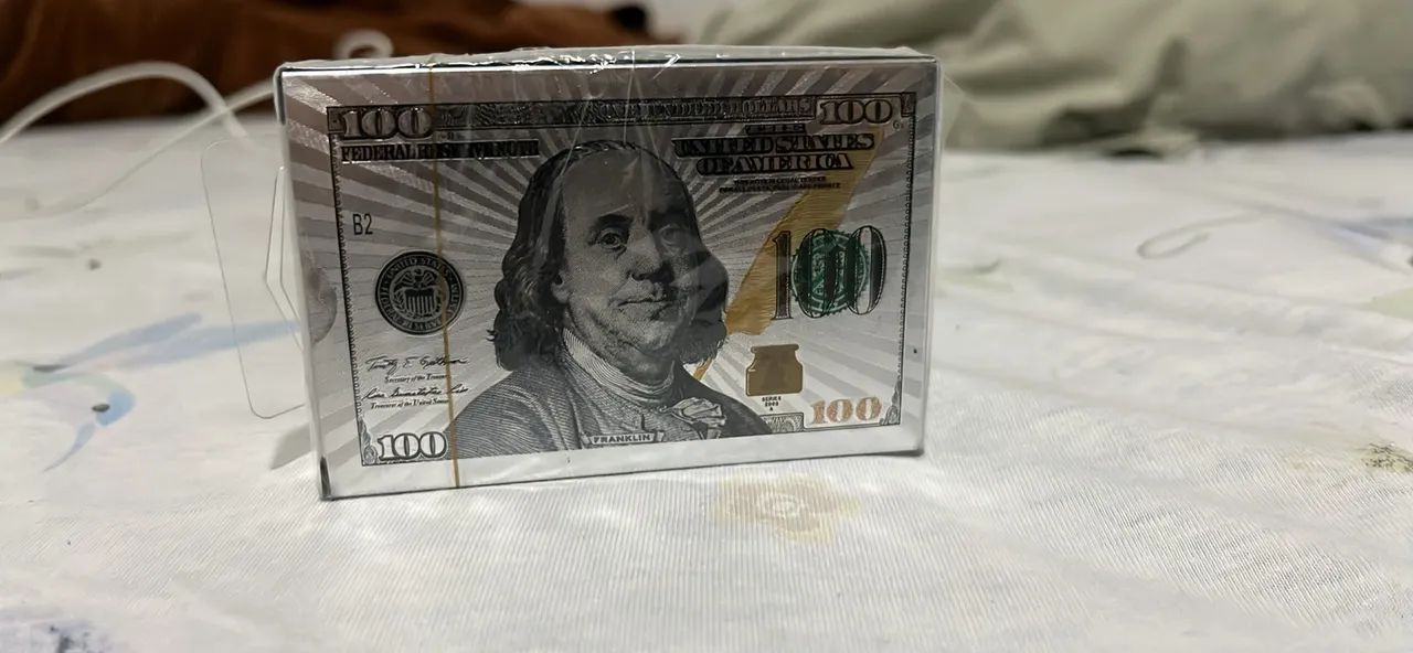 Baralho Prateado Impermeável Estampa Nota de 100 Dólares - Foto 2