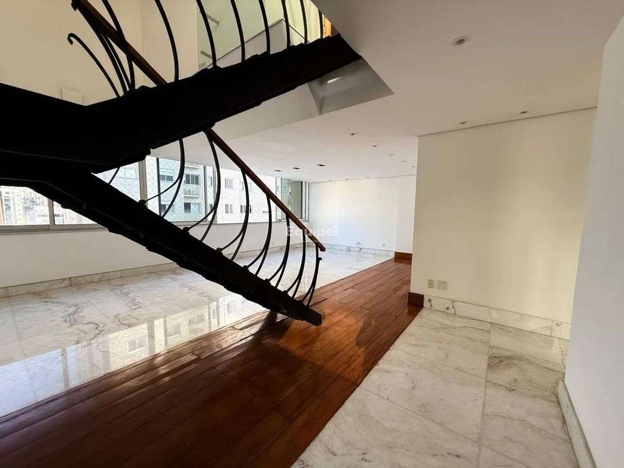 Cobertura Duplex de Alto Padrão na Savassi | 275m², 4 Quartos e Área de Lazer Privativa - Foto 7