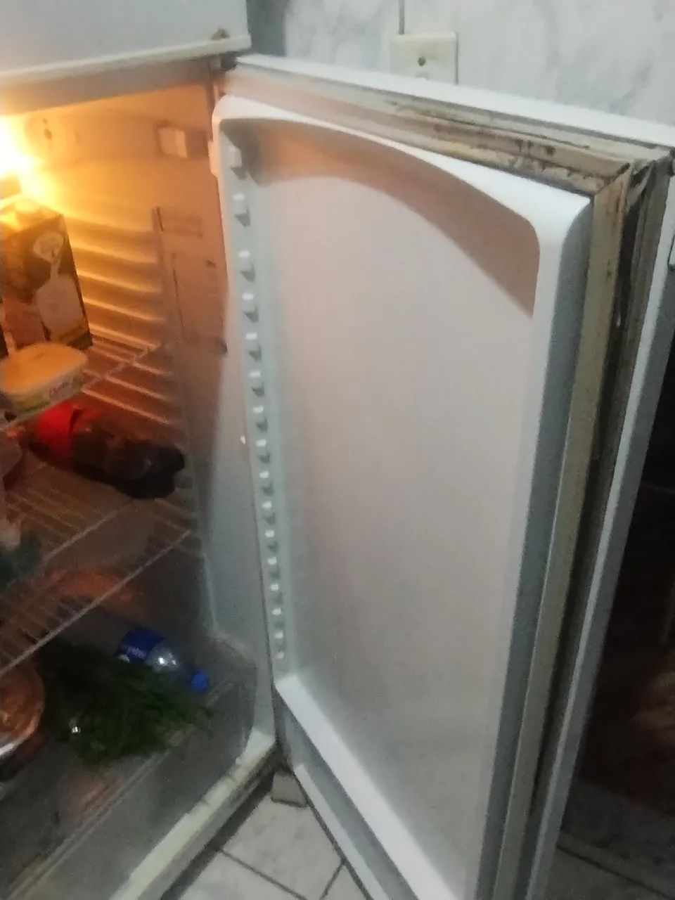 Geladeira boa funcionando 