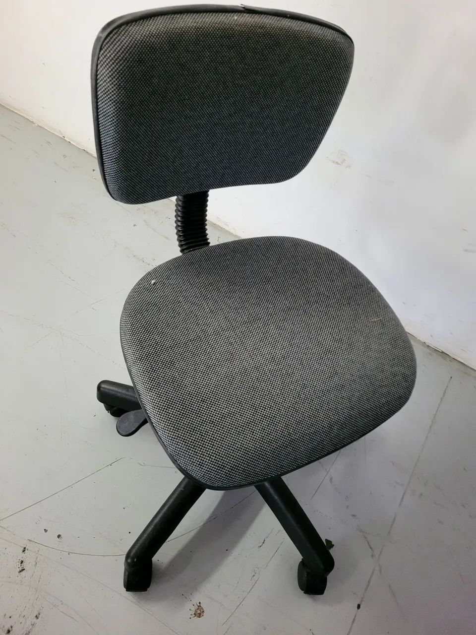 Cadeira de escritório simples - Foto 3