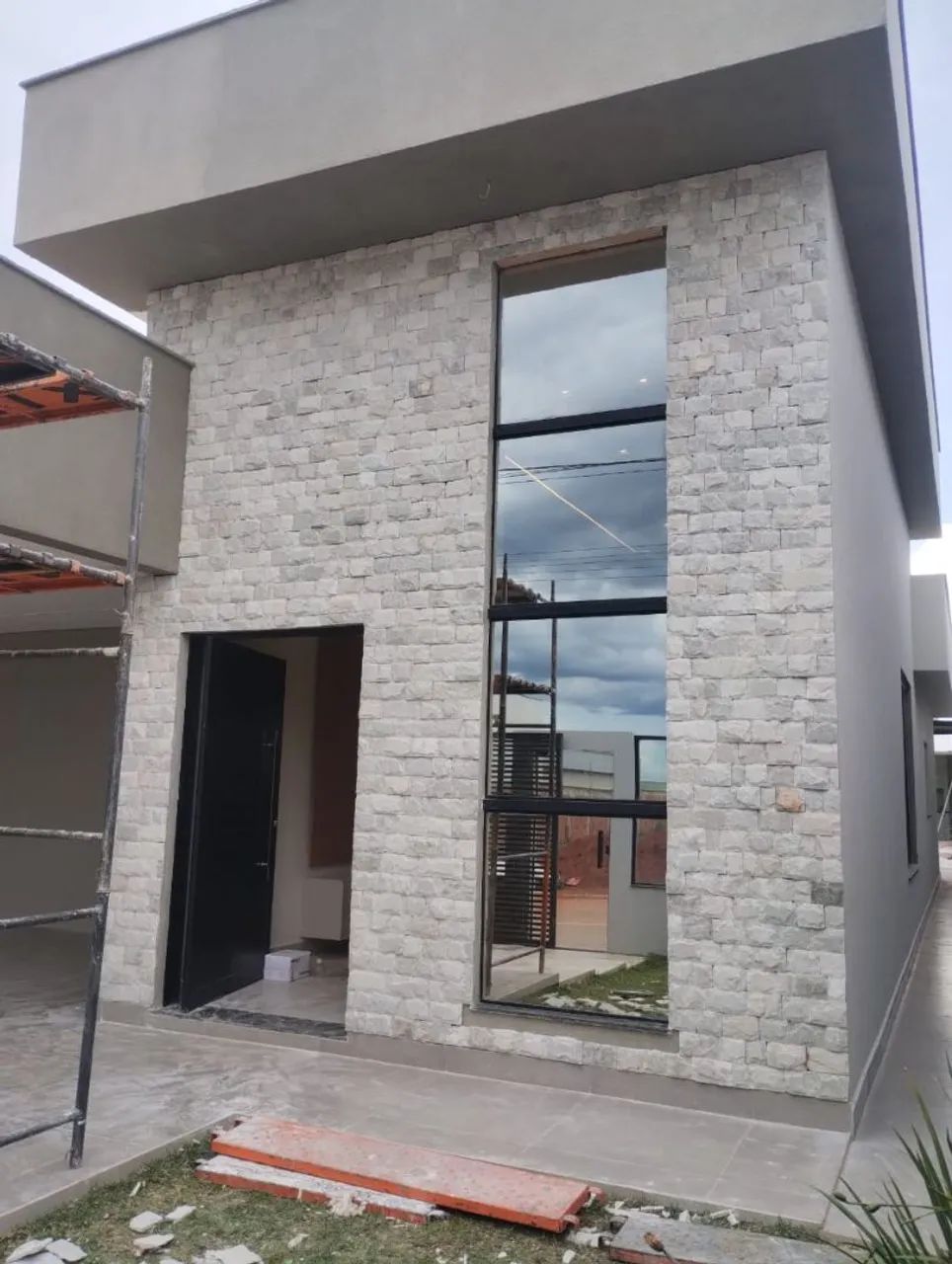 Pedreiro, ladrilheiro disponível 