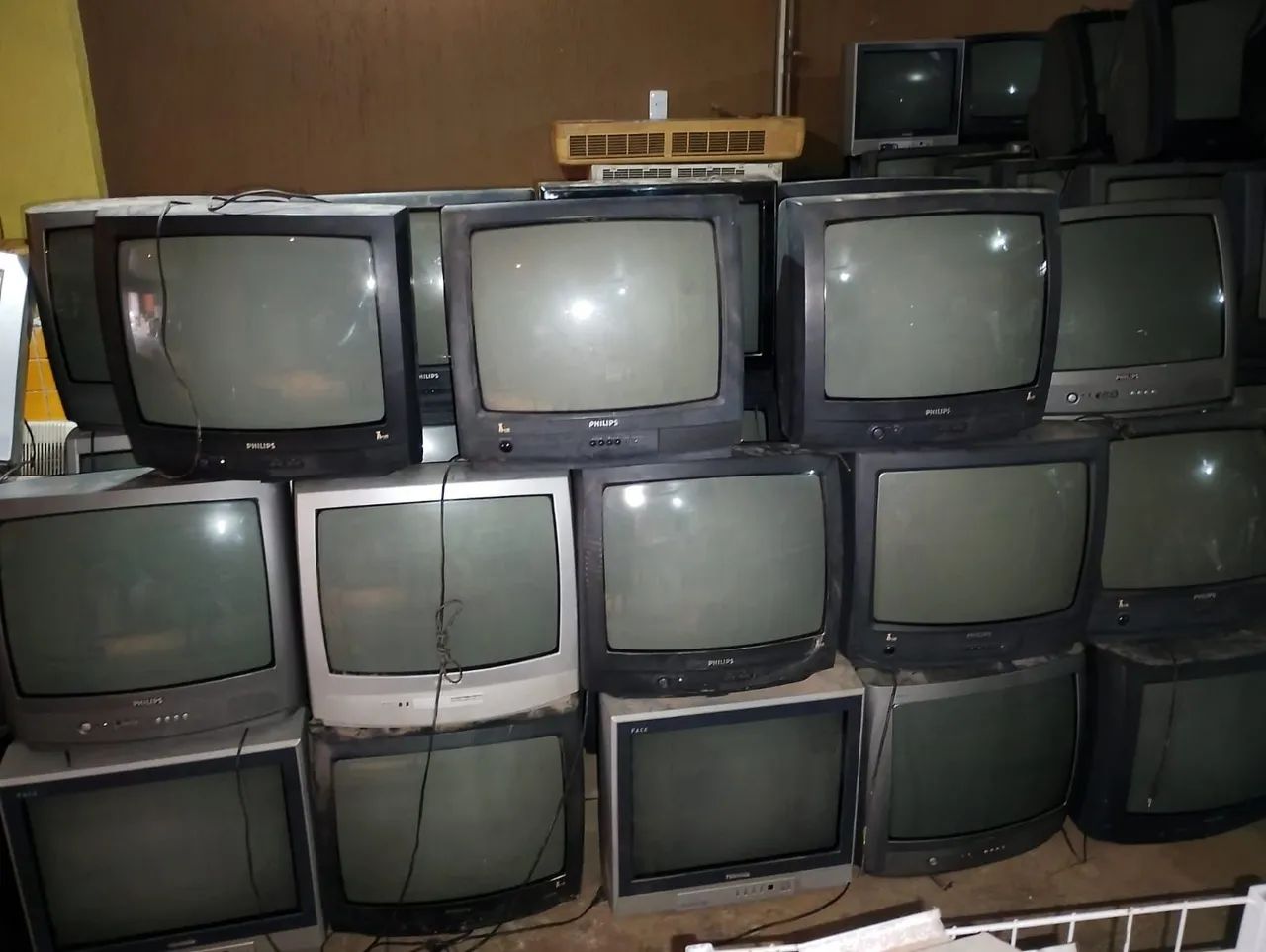 Lote de 20 televisão tubo 20 polegadas