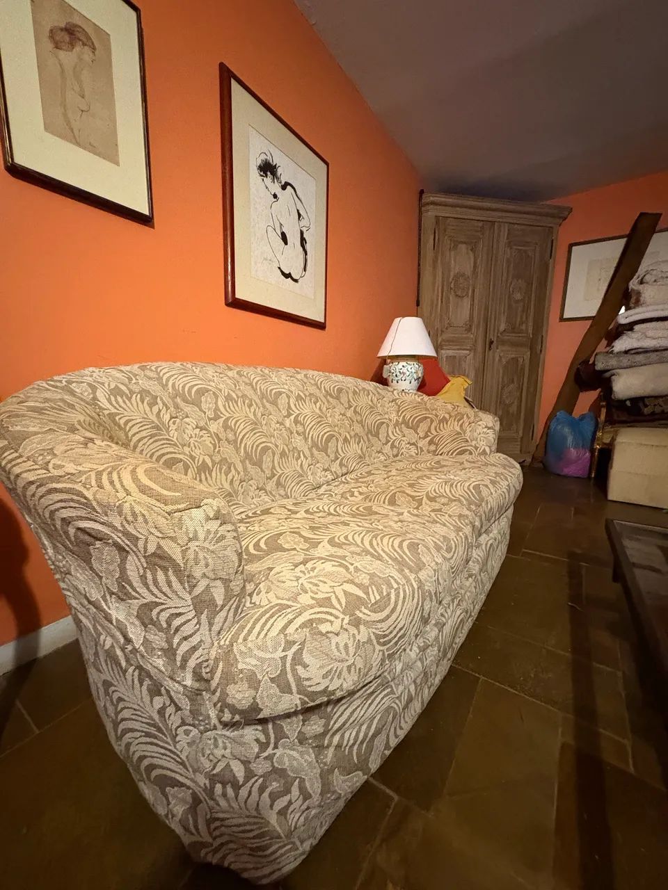 Sofá 2 lugares com molas em perfeito estado. - Foto 2