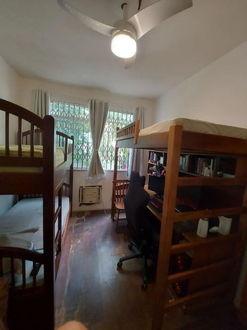 Cama beliche com cama auxiliar/gavetão em madeira maciça  - Foto 4