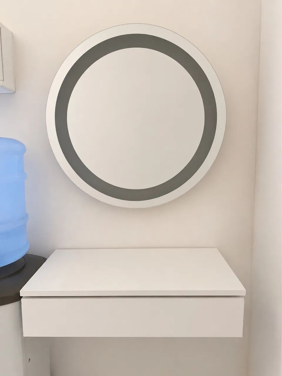 Vende-se espelho LED + armário com gaveta