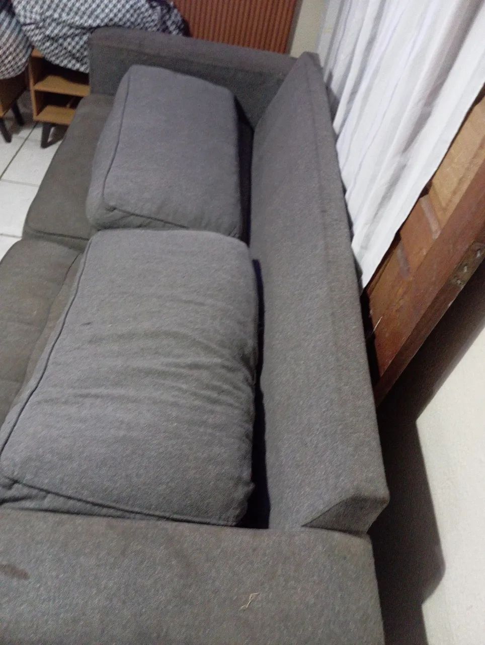 Vendo sofá está sujo - Foto 2