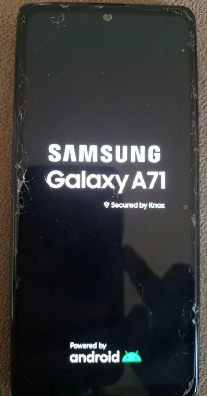 Celular A71 bom estado e arranhões.
