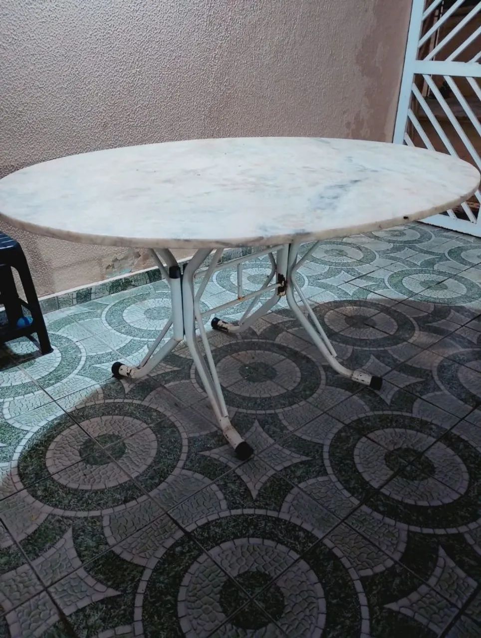 Mesa de Mármore usada, sem cadeiras