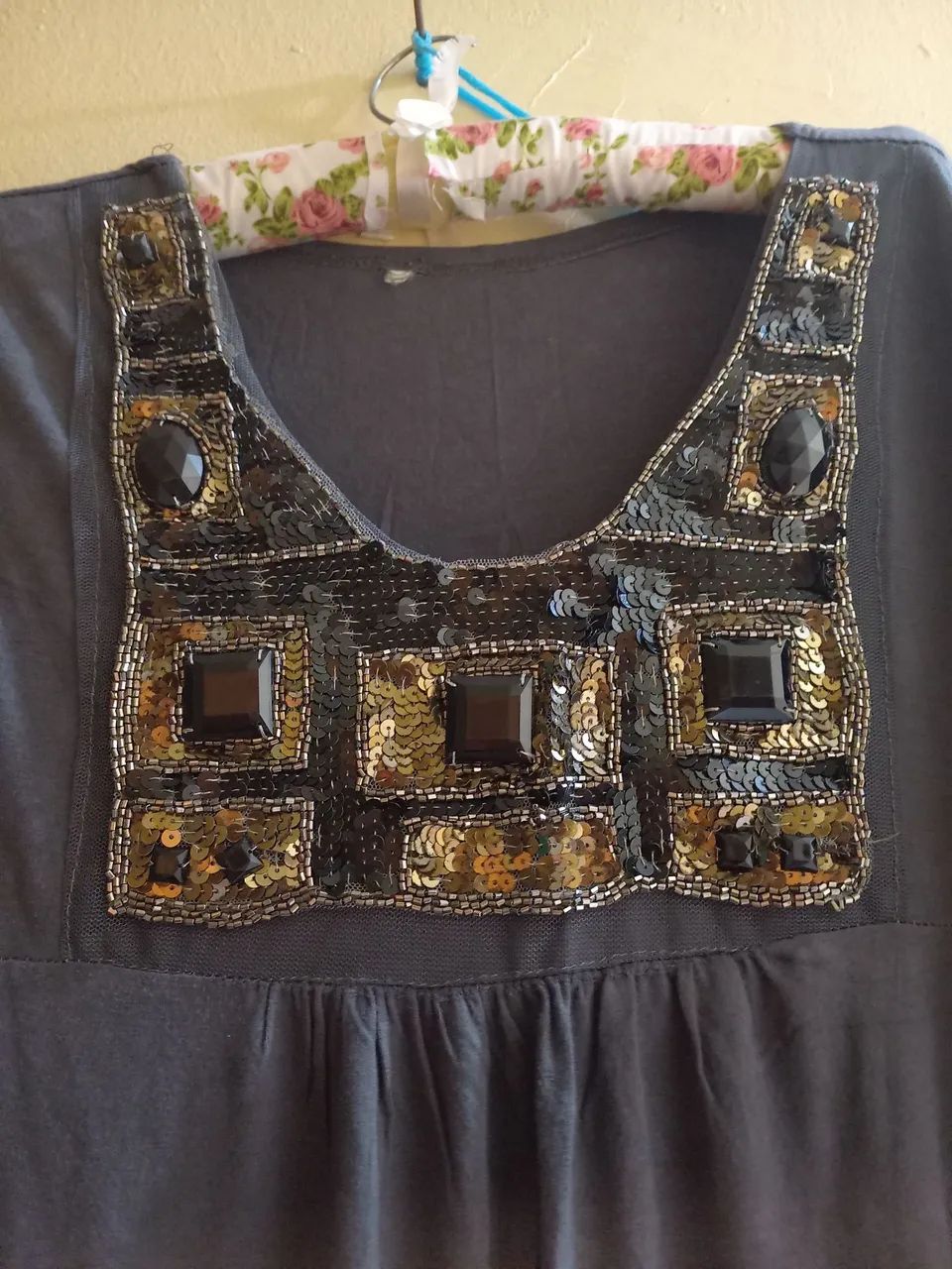 Sobrelegue ou vestido com pedrarias - Foto 3