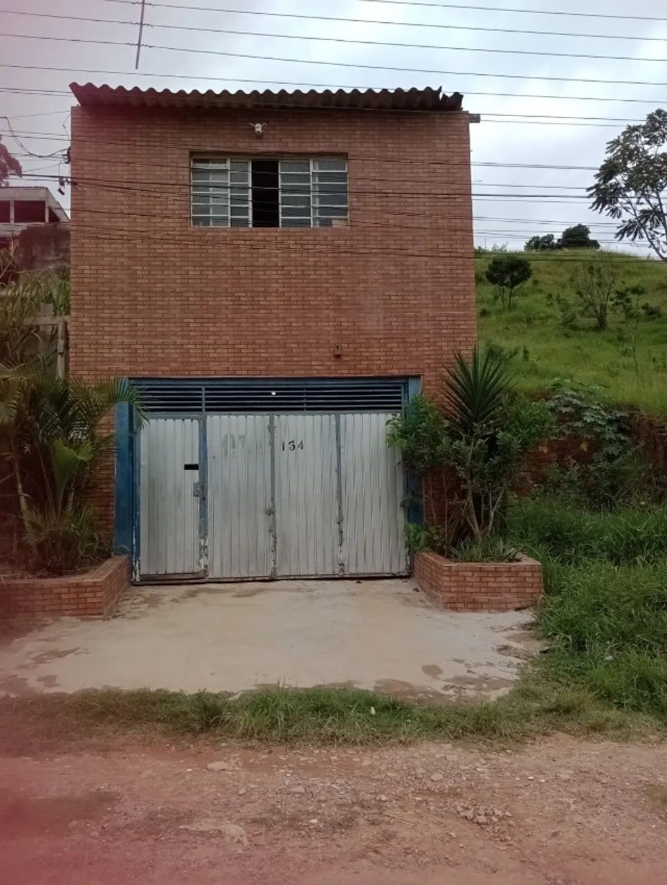 2 casas ,na frente 2 quartos,sala,cozinha banheiro,lavanderia do fundo quarto cozinhae ban