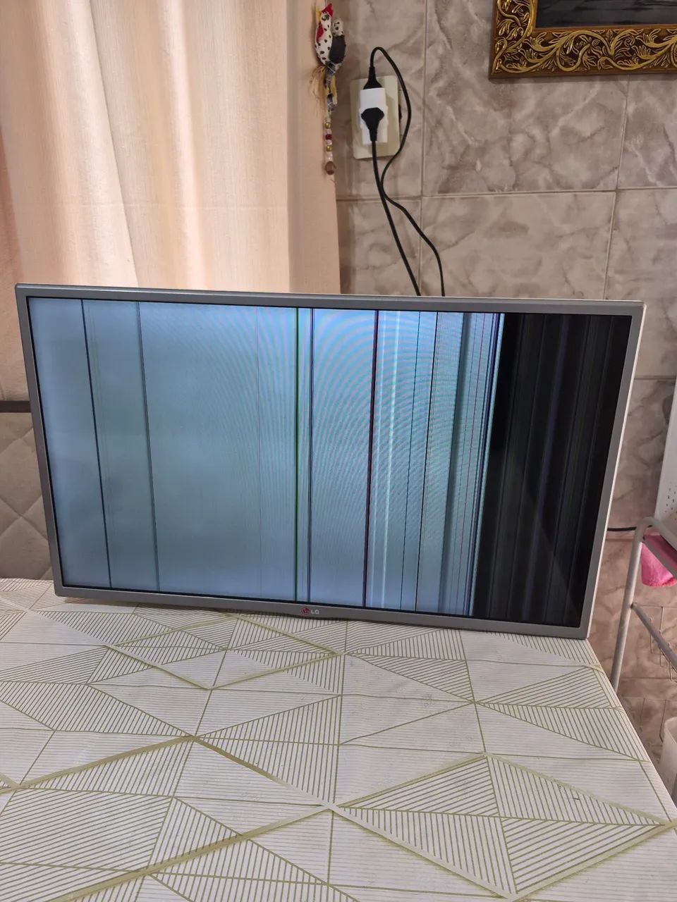 Smart tv LG 32LB580B defeito na tela 