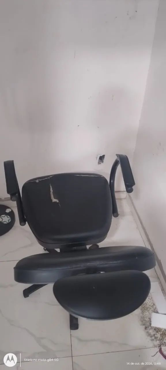 Cadeira barbearia semi nova   - Foto 3