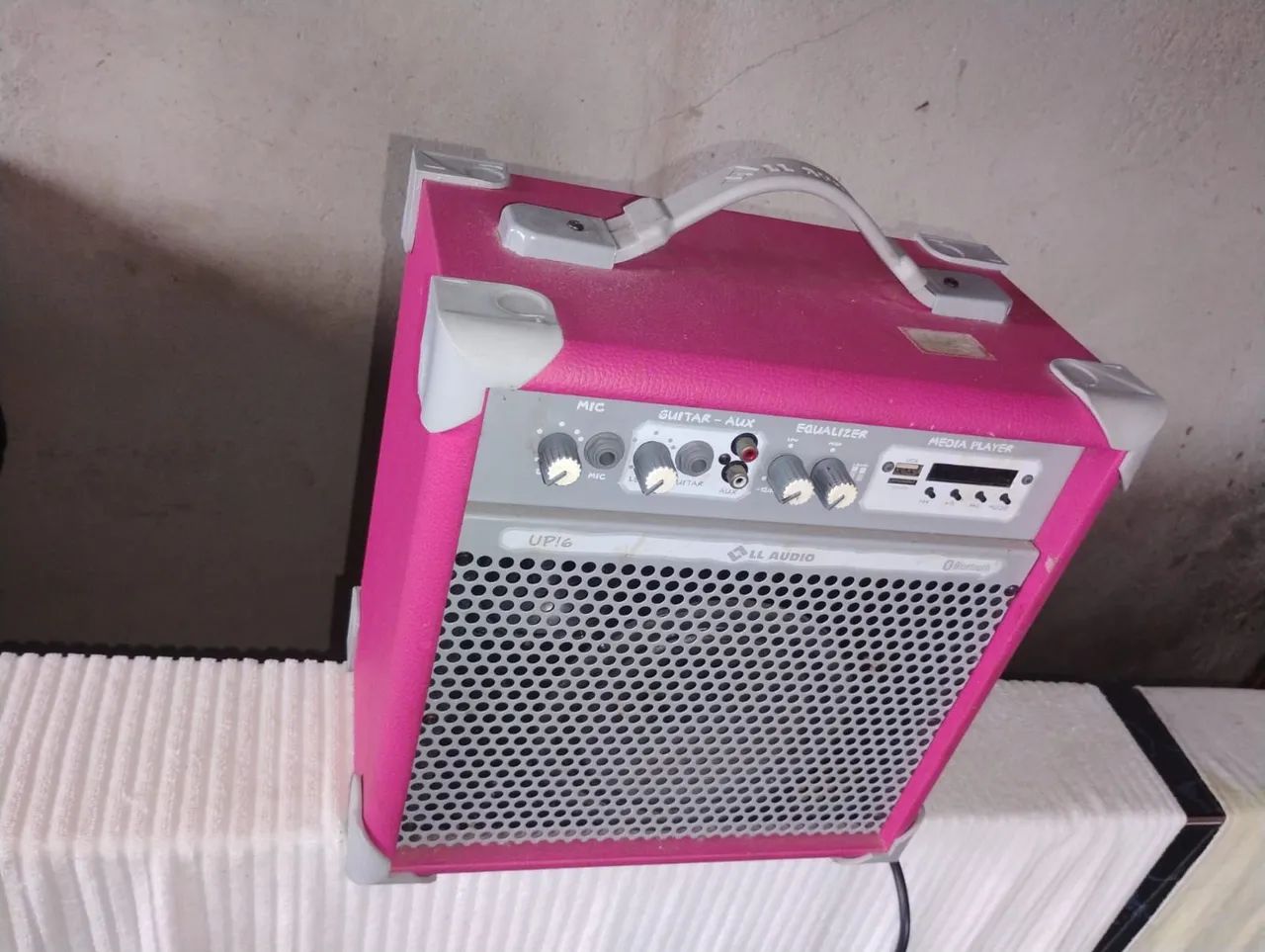 Caixa de som amplificadora infantil 