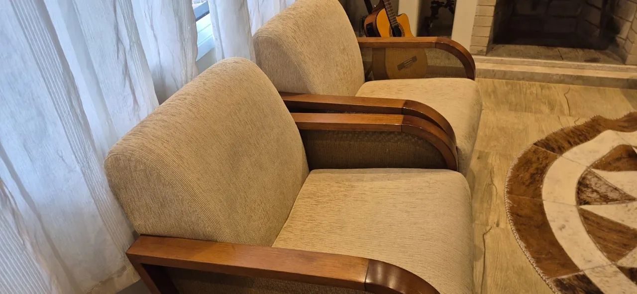 Jogo de poltronas em Chenille, assento caixa de molas e fechamento lateral em rattan. - Foto 2
