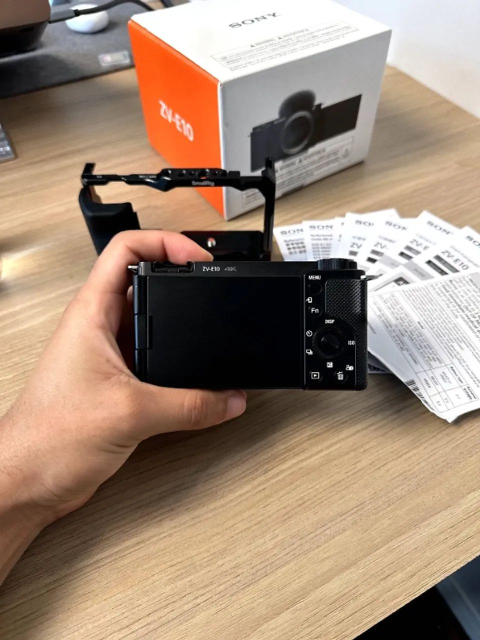Sony ZV-E10 - IMPECÁVEL - com todos os acessórios - Câmeras e