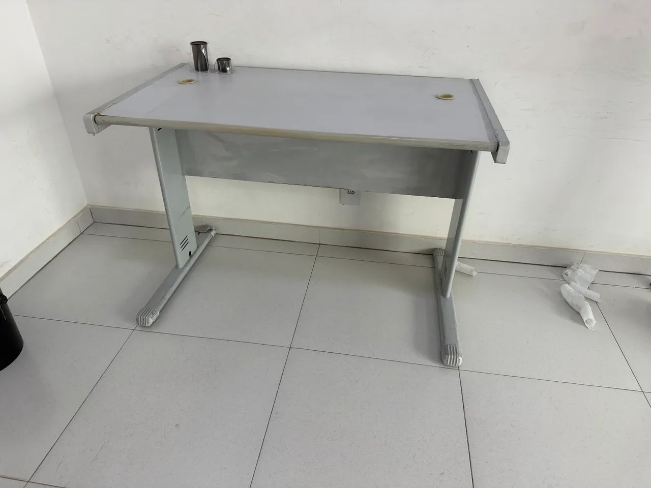 Mesa simples de escritório 
