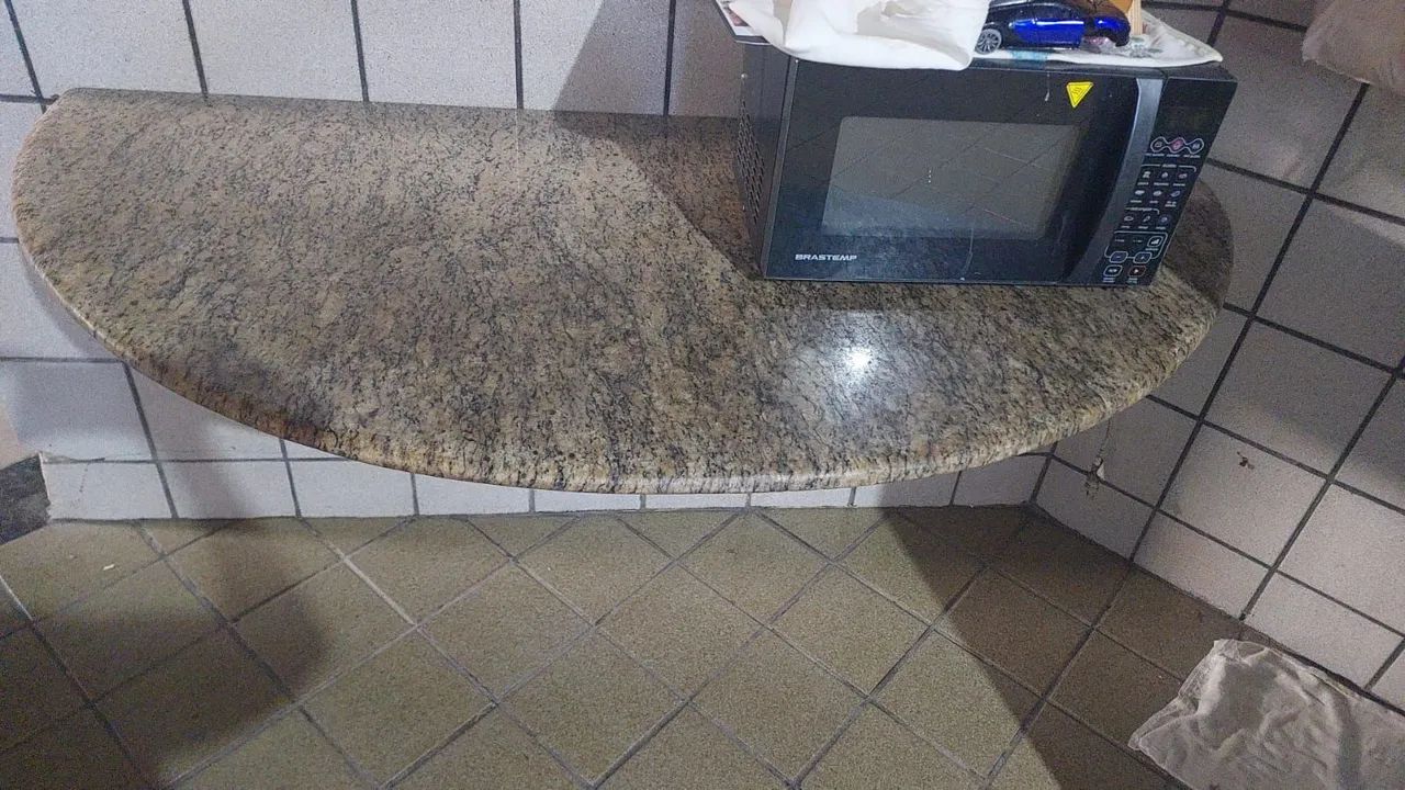 Vendo ou troco mesa de granito - Foto 2