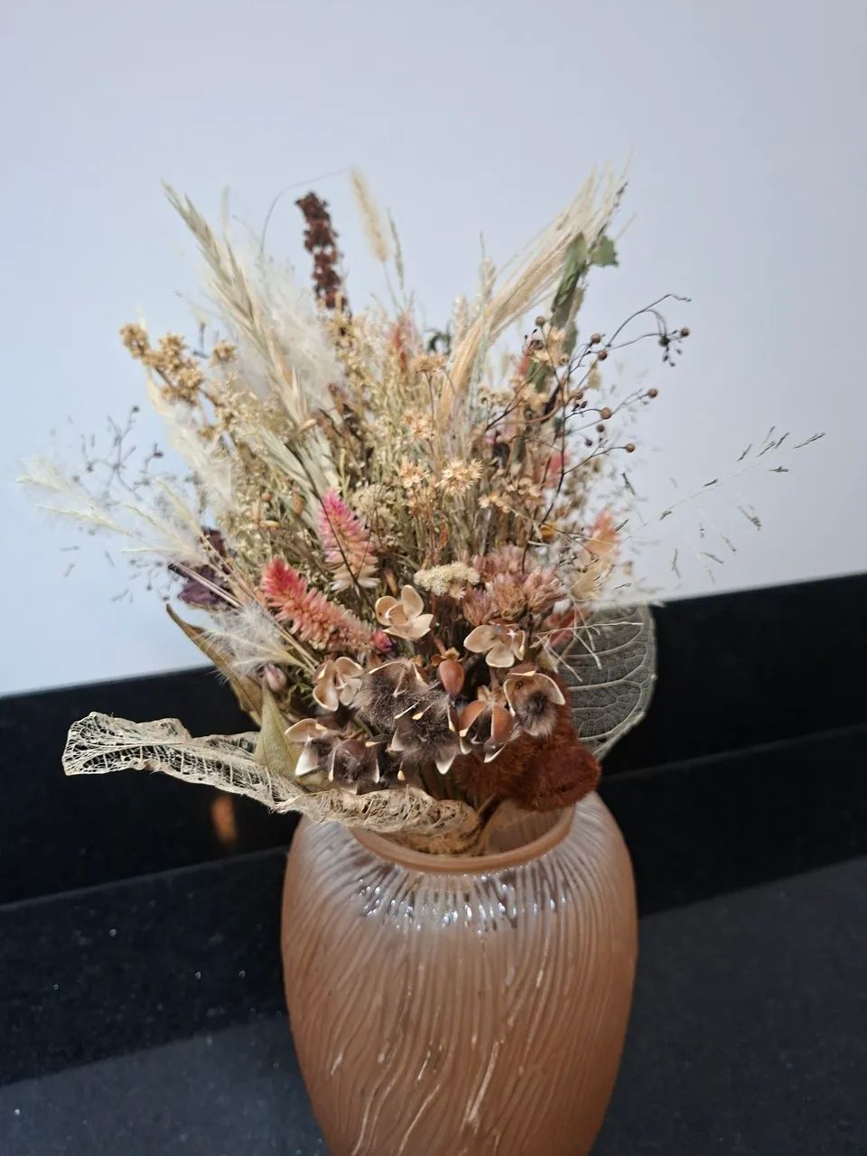 Arranjo de flores e capins desidratados secos - Foto 5