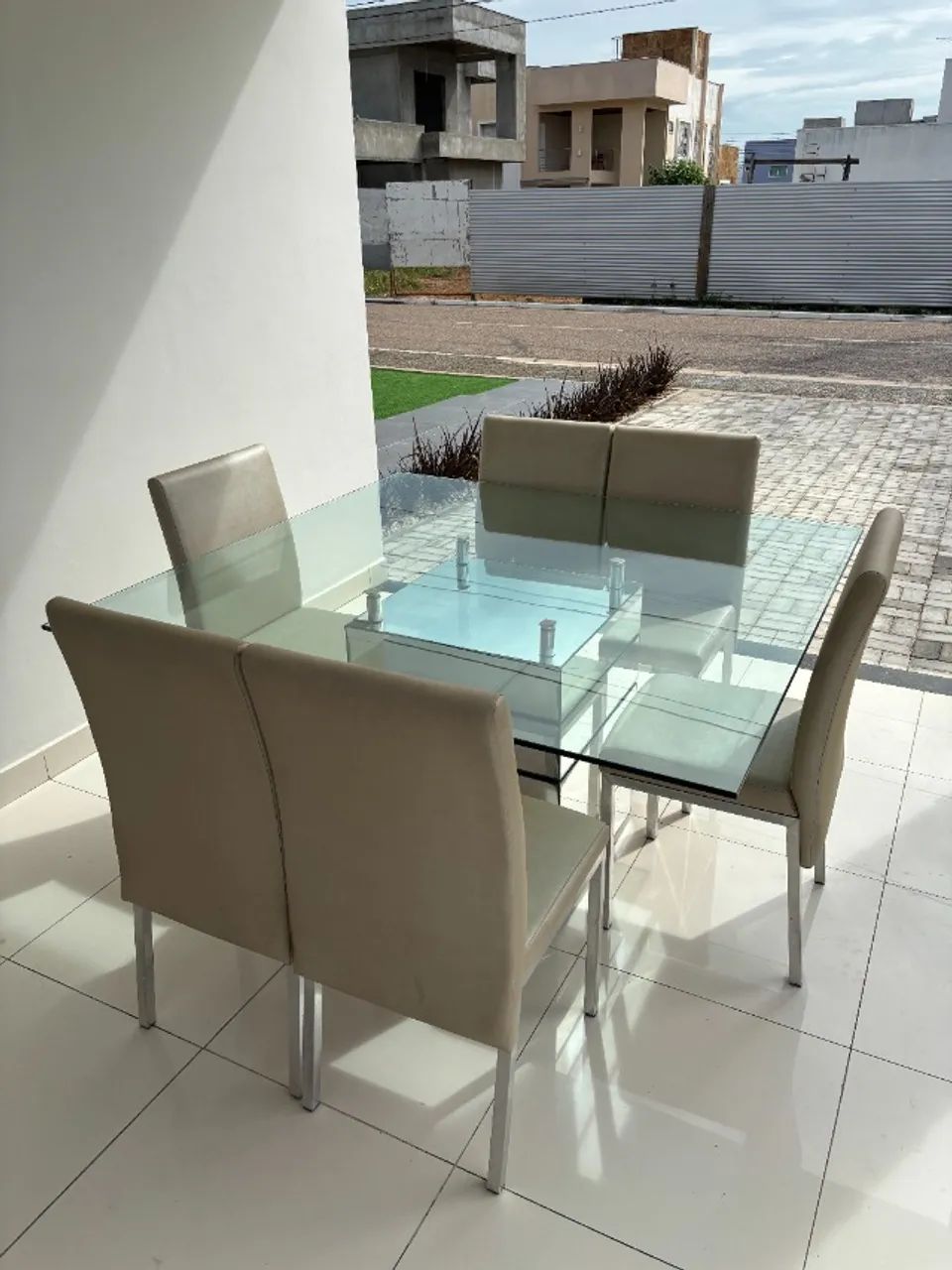 Mesa de Jantar de Vidro + 6 Cadeiras Estofadas - Ótimo Estado - Foto 4