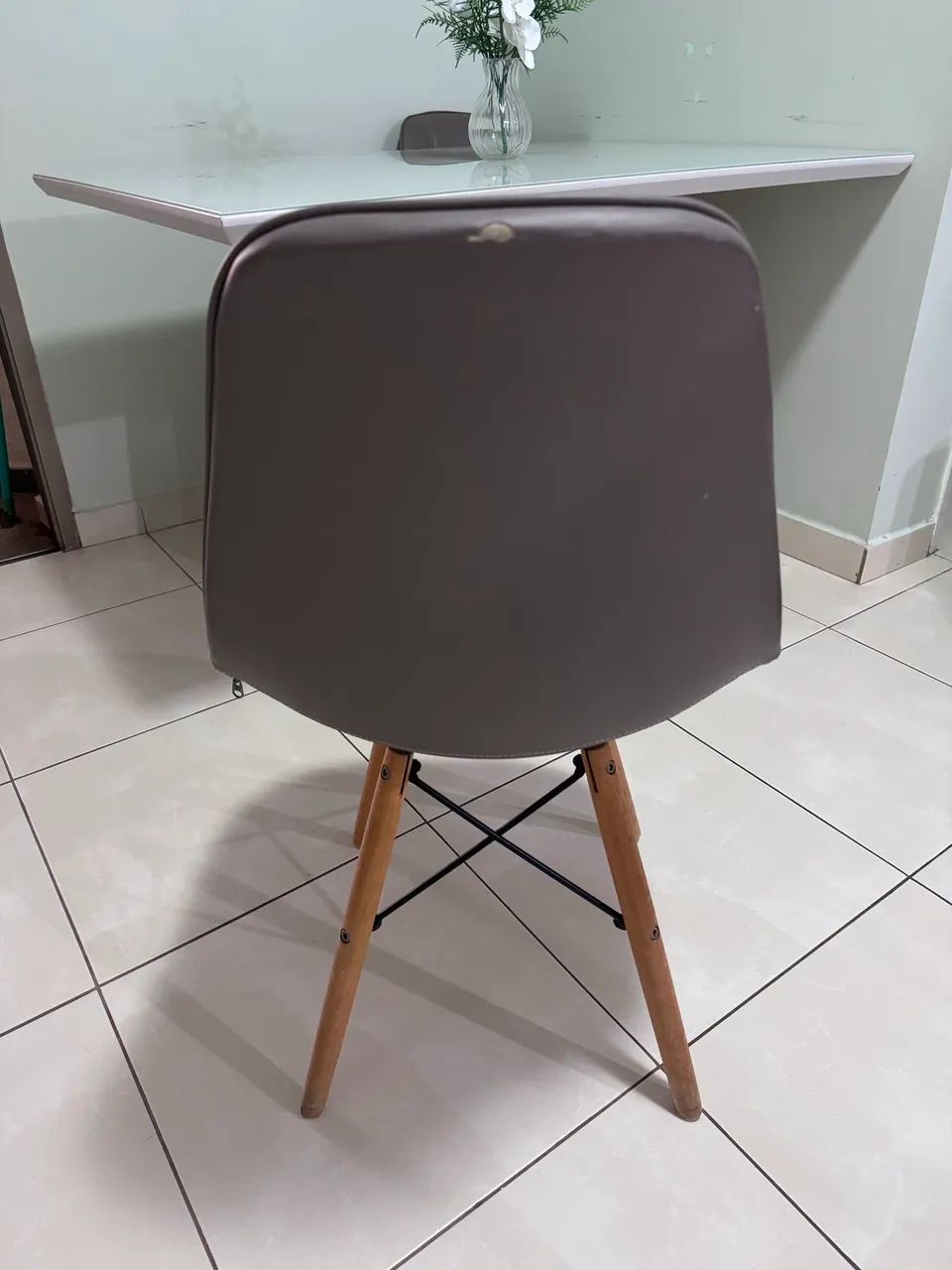 Mesa de Jantar em MDF com 4 Cadeiras - Excelente Estado!  - Foto 3