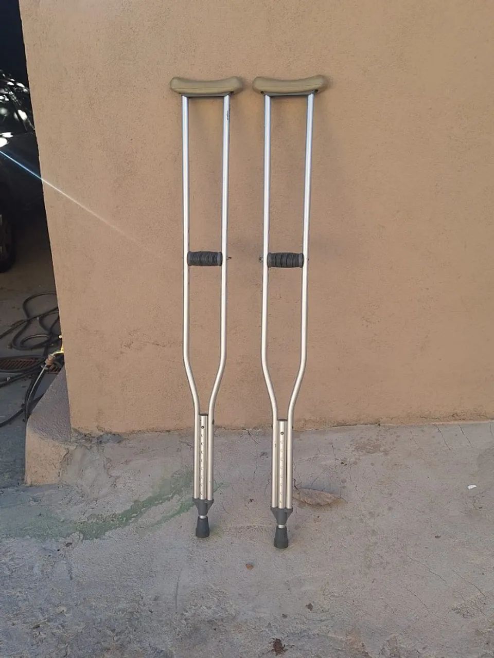 Par de Muletas Reguláveis