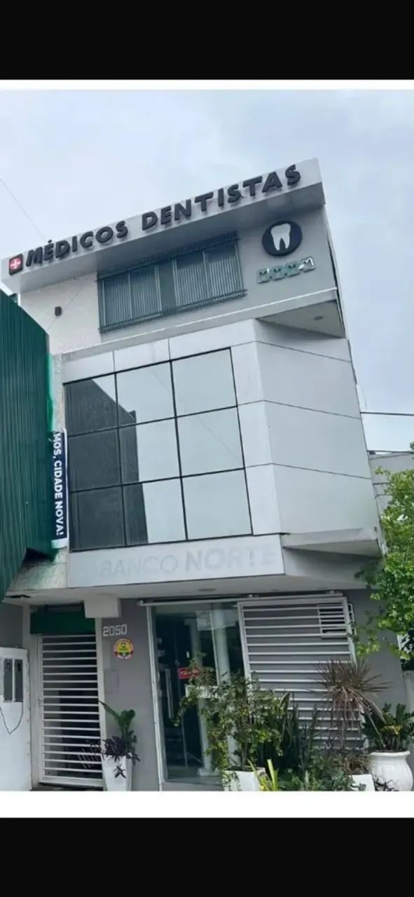Centro / Prédio Comercial / 9 8 2 2 3 8 9 7 3