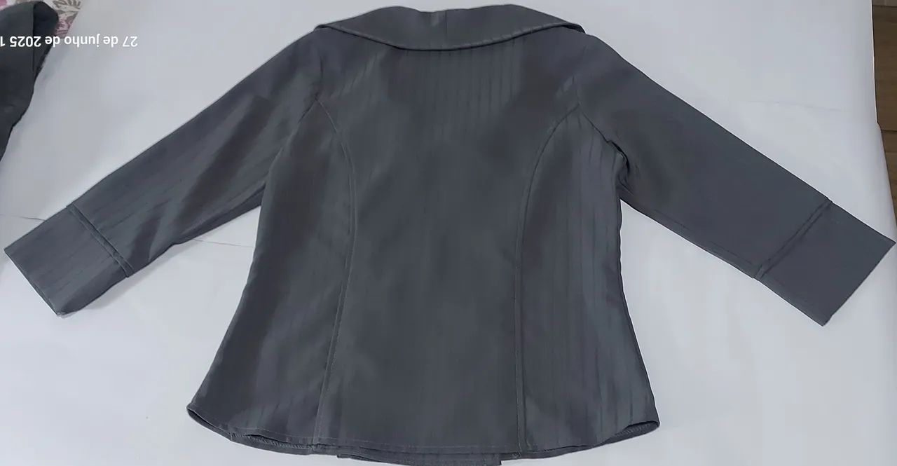 Conjunto Cakca e Blusa risca de giz cinza, gola, botões  - Foto 3