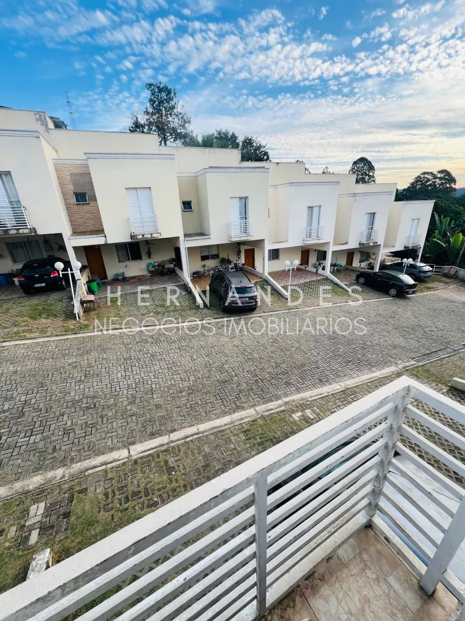 Venda de Casa em Condomínio de Luxo em Santana de Parnaíba-SP, 3 Quartos e 2 Vagas de Gara