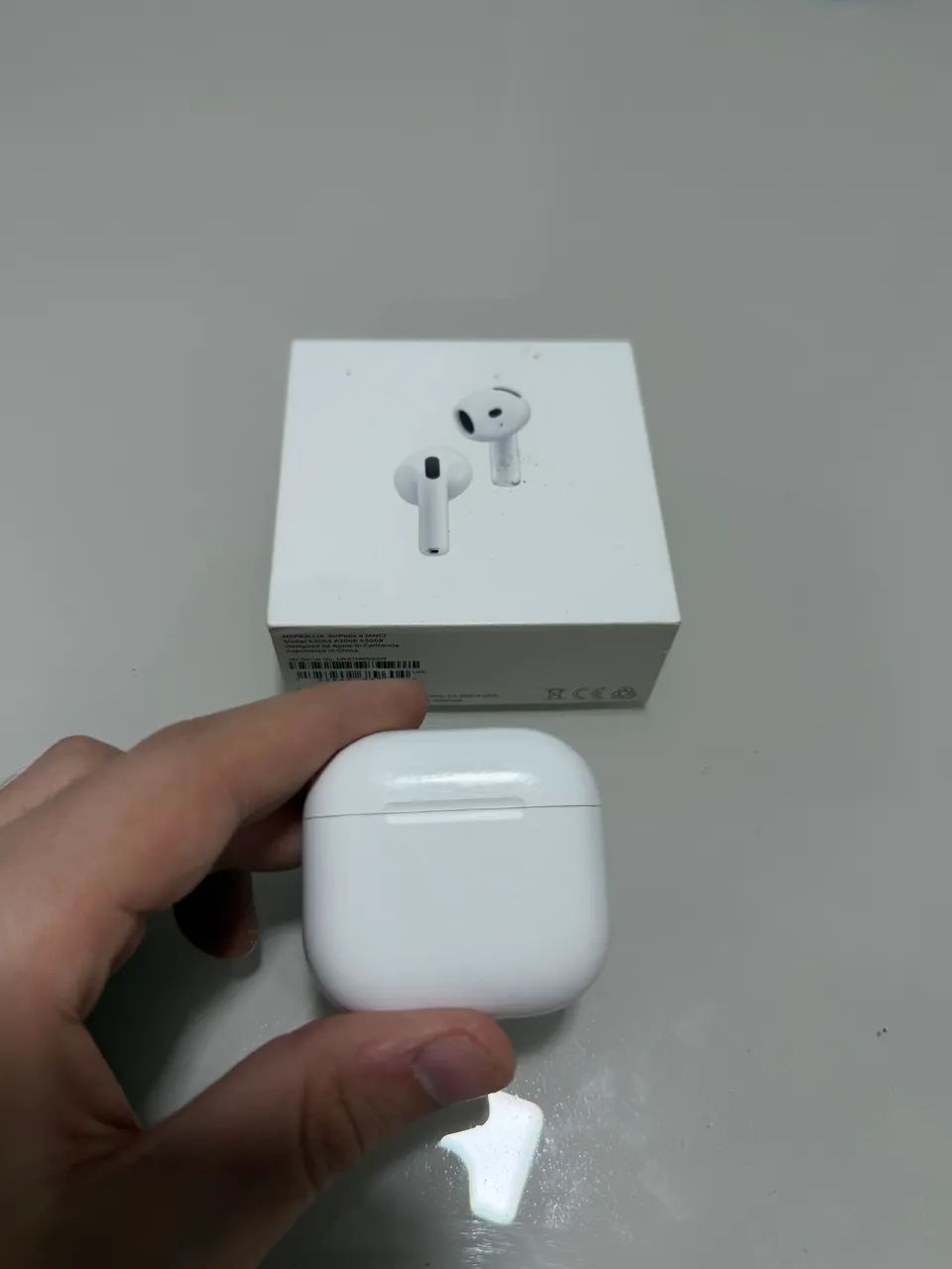 Apple AirPods 4 Com Cancelamento Ativo de Ruído (ANC) - Impecável!