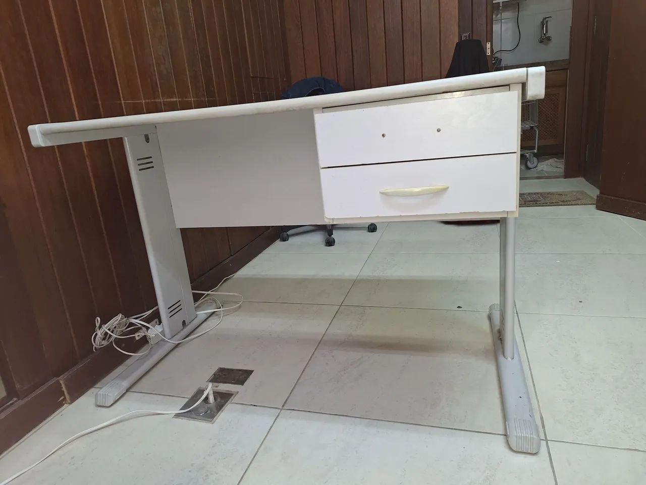 2 mesas de escritório com gaveteiro - Foto 3