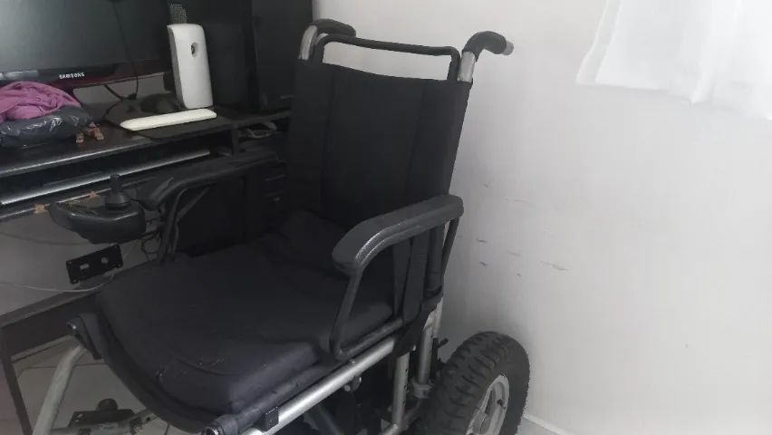 Cadeira de Rodas Motorizada Usada  - Foto 2