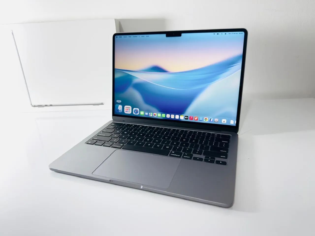 MACBOOK AIR 2024-CHIP M3-8GB RAM-SSD 256GB-TELA 13.6 RETINA