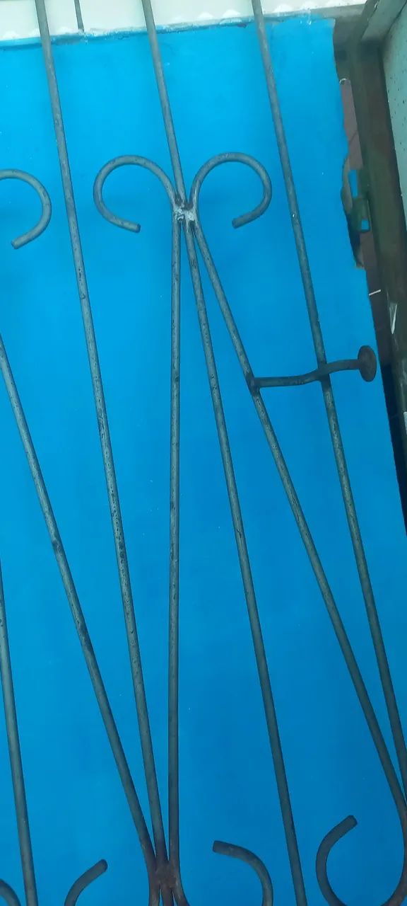 Vendo grade de ferro para porta