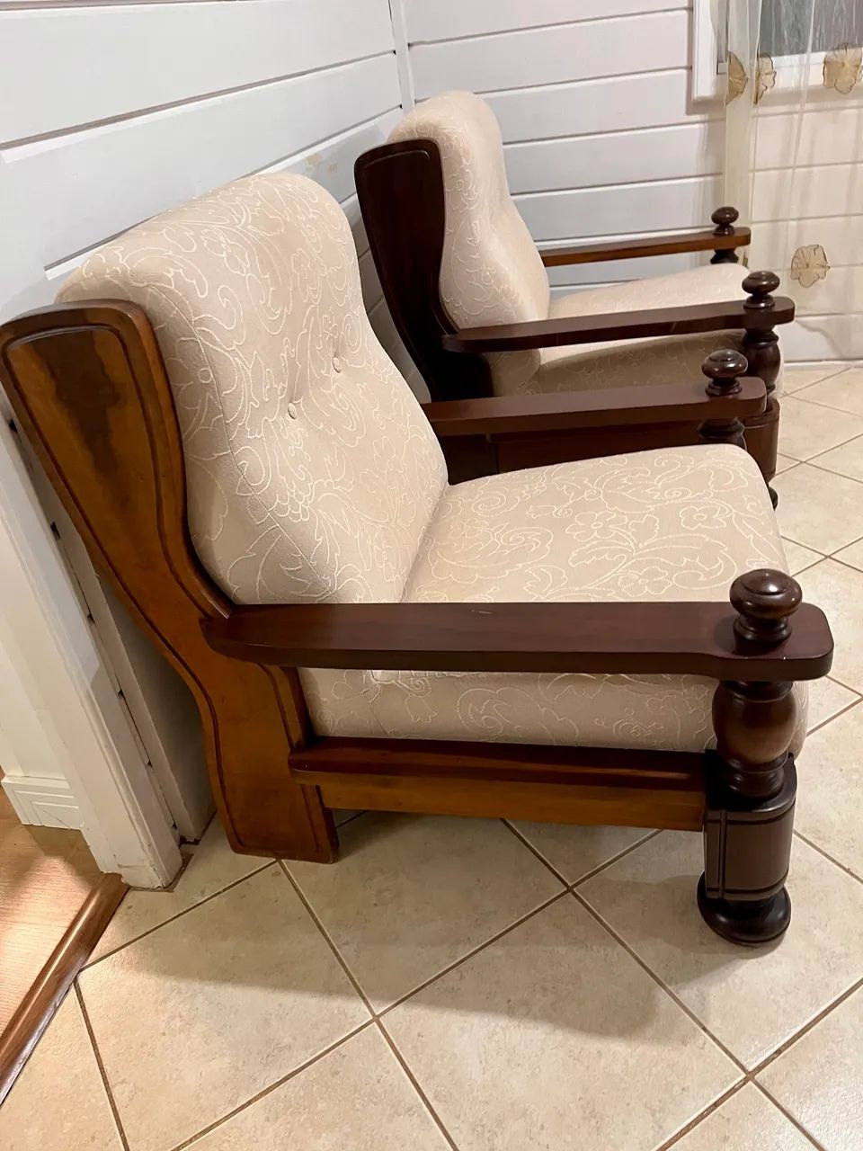 Conjunto de Sala Colonial em Madeira Maciça - Sofá 4 Lugares + 2 Poltronas - Foto 3