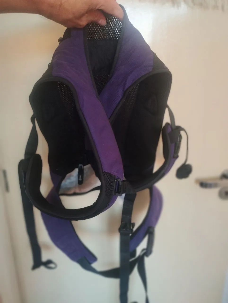 Suporte para bebê canguru ergonômico, Ergobeby semi nova  - Foto 5
