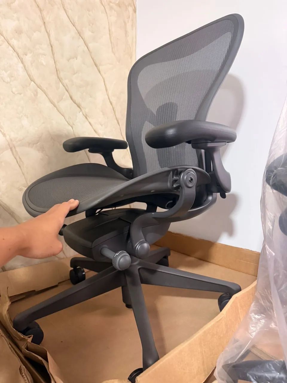 cadeira herman miller new aeron B completa  - Foto 4