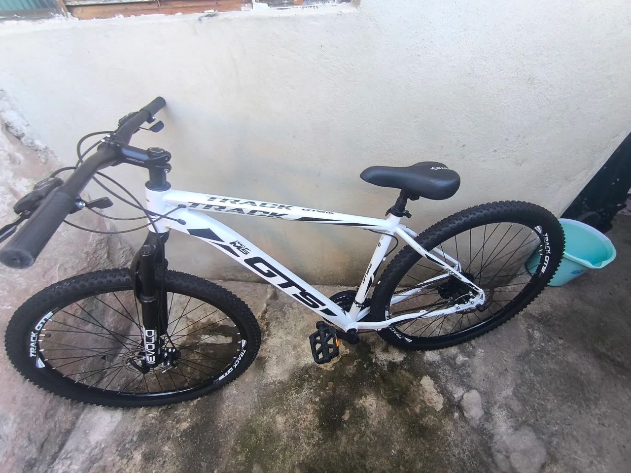 Bicicleta aro 29 semi nova - Foto 3