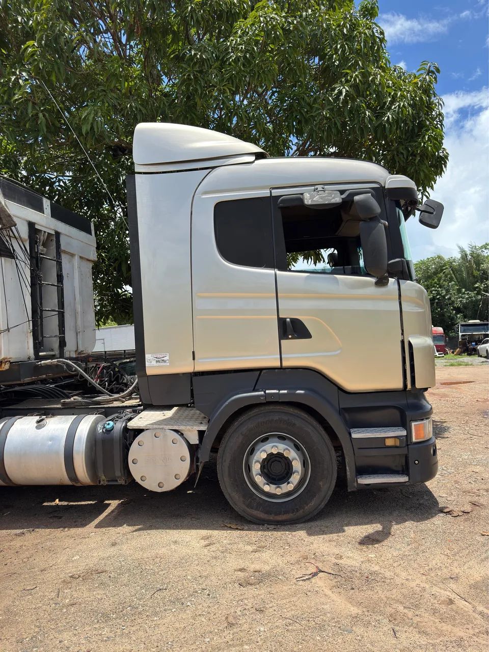 Scania 440 - Atrelada com caçamba