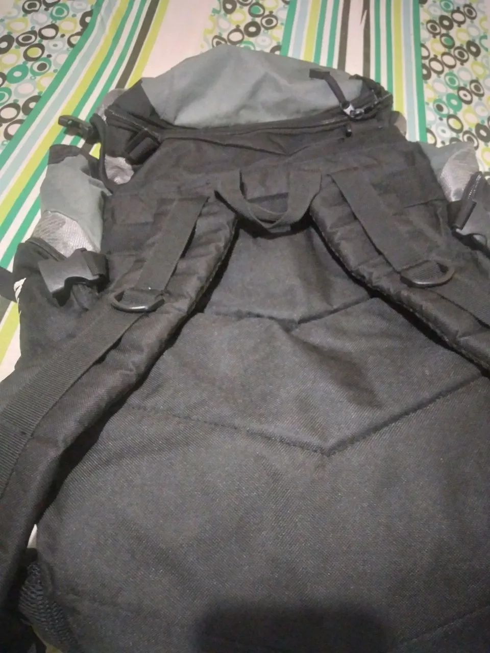 Vendo mochila camping 75 lts - Foto 5