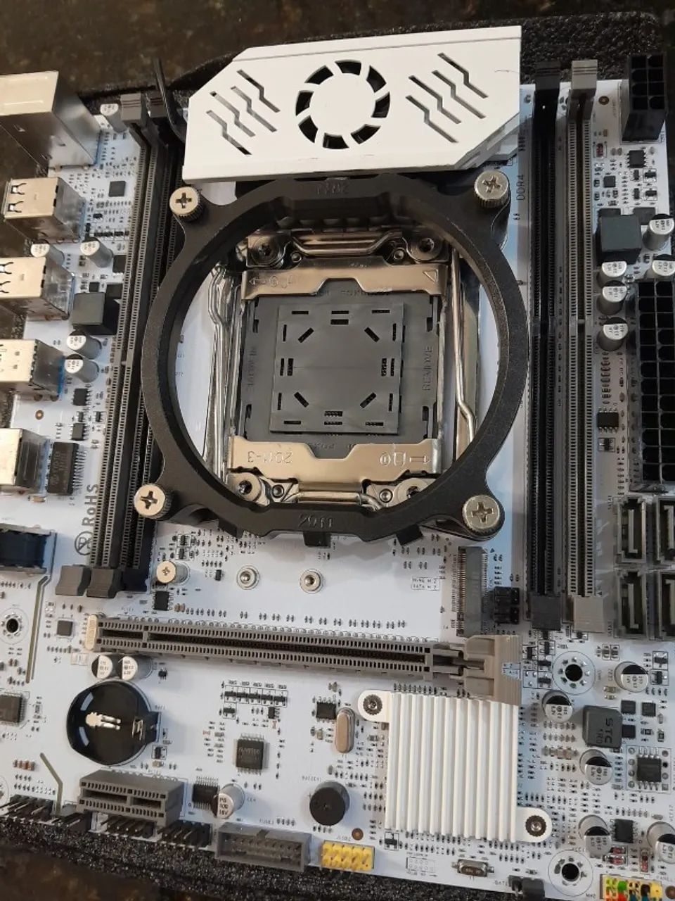 Placa mãe QIYIDA X99 D4 (com defeito) - Foto 2