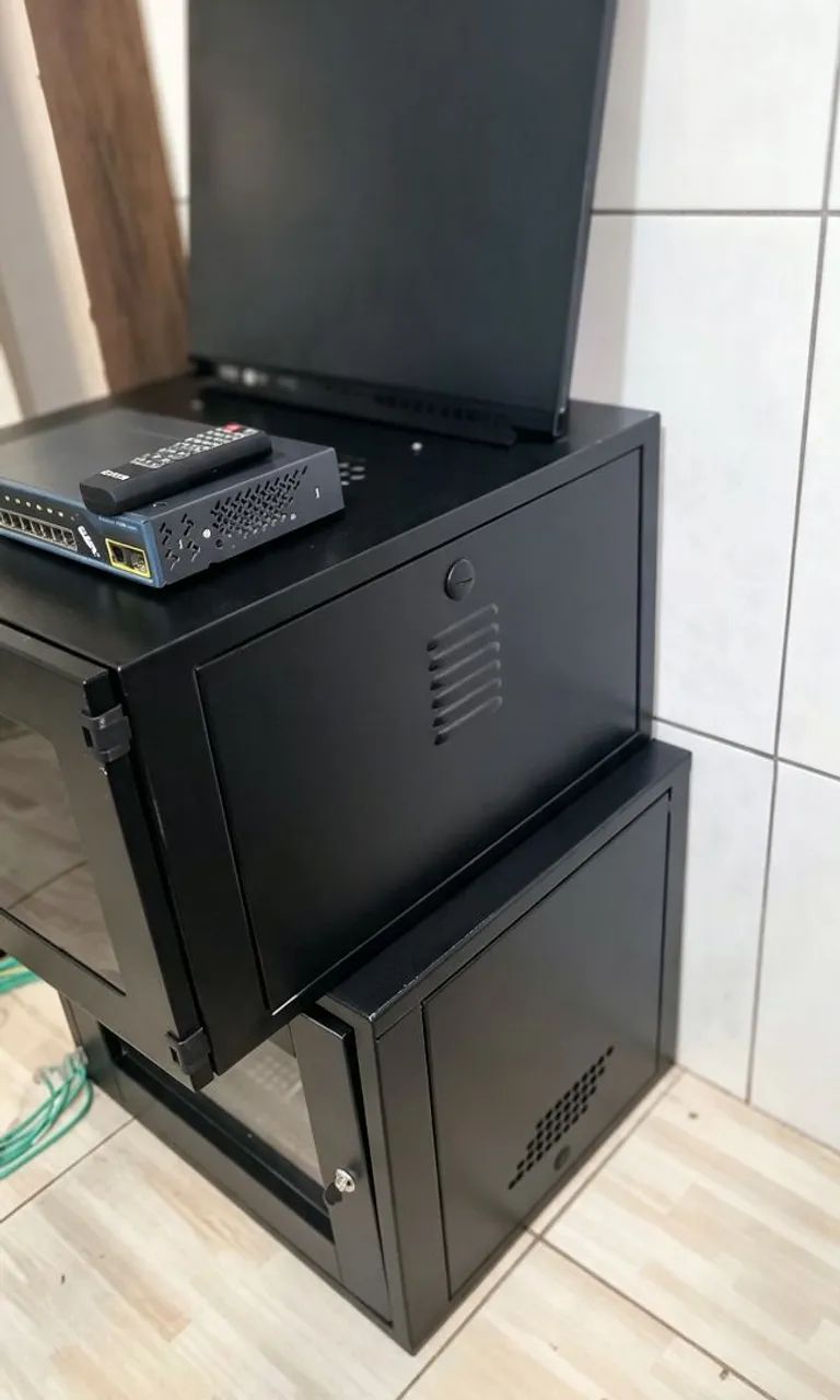 RACK DE REDES (2) E SWITCH 