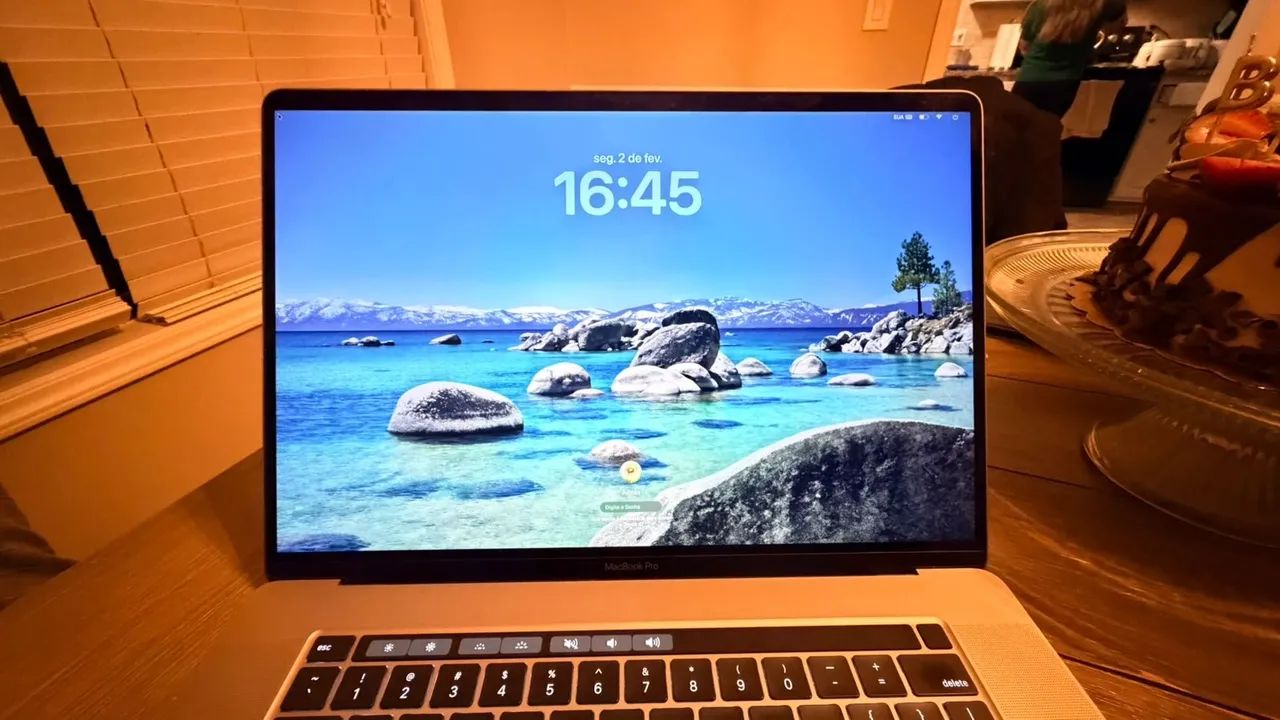 MacBook Pro 16? 2019 i9 8-core 32GB RAM 1TB SSD Radeon Pro 5500M